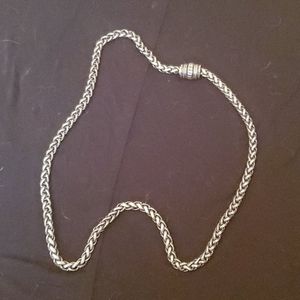 Neat metallic chain necklace